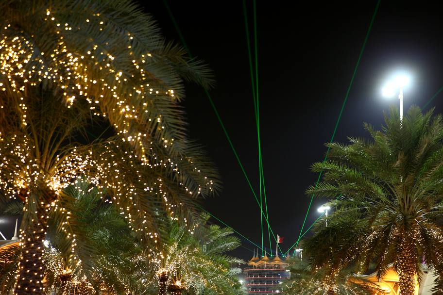 Una siggestiva immagine serale del circuito del Bahrain (Getty Images)